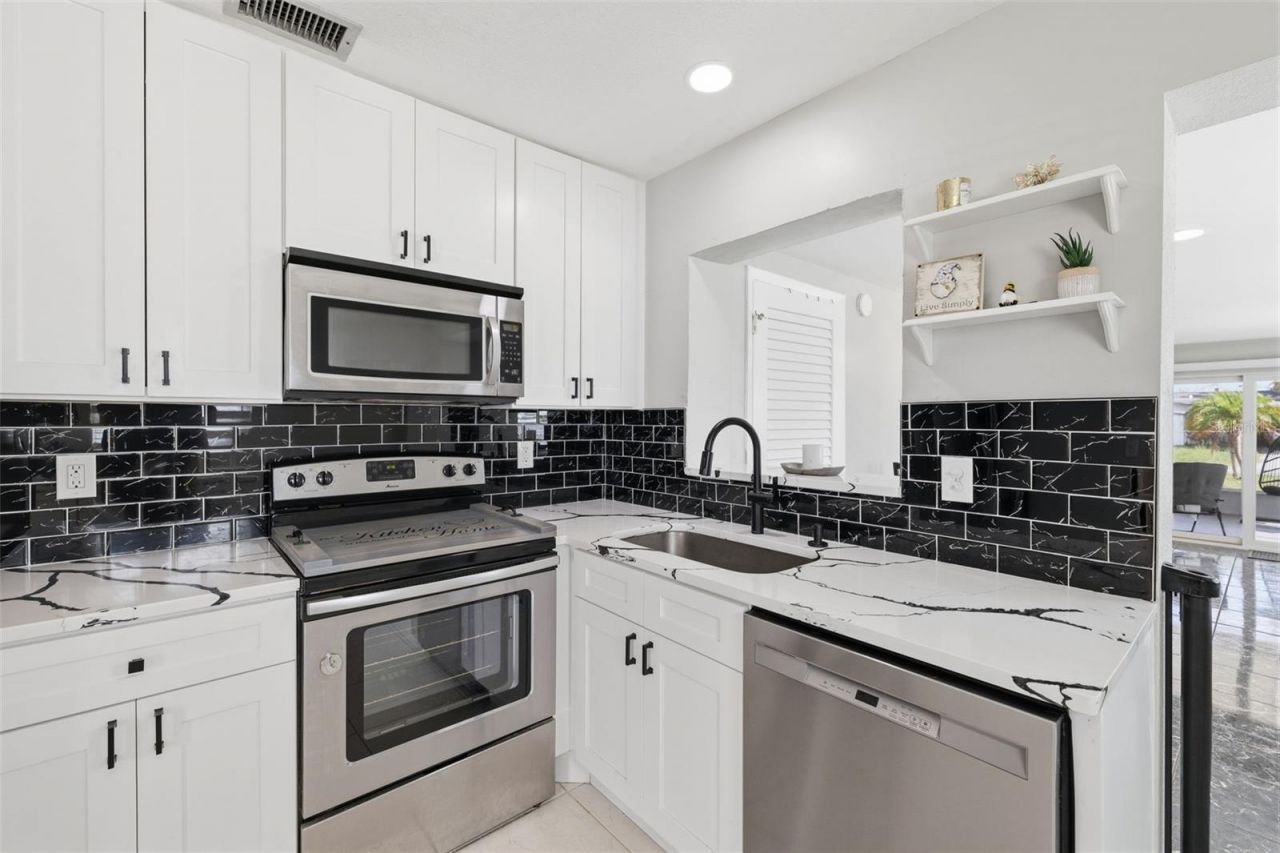 801 89th Avenue N, Saint Petersburg, FL 33702 Photo