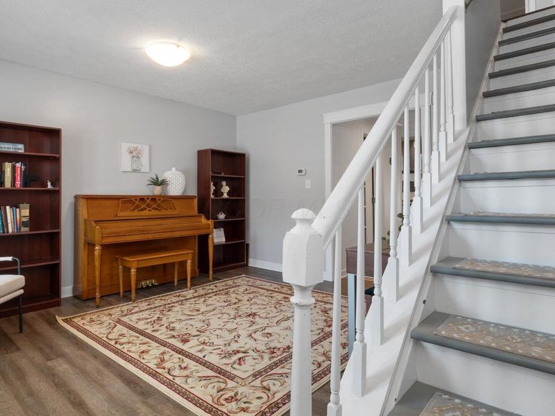 1366 Londondale Parkway, Newark, OH 43055 Photo 2