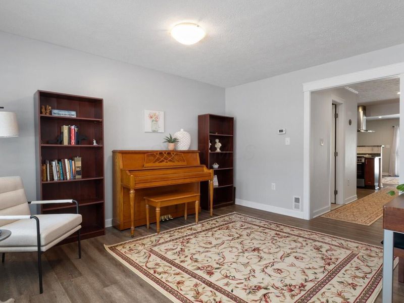 1366 Londondale Parkway, Newark, OH 43055 Photo 3