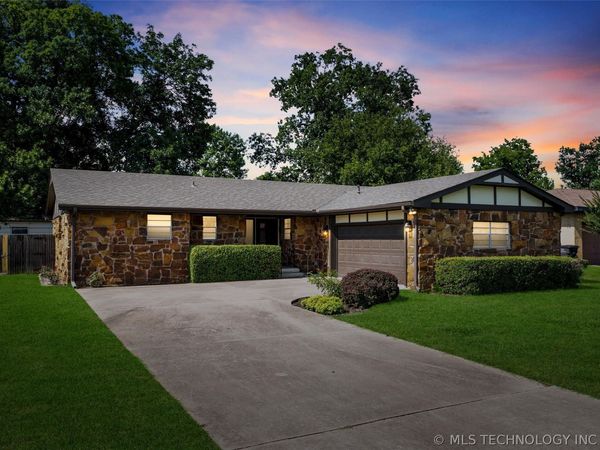 3812 Fairview Road , Bartlesville, OK 74006