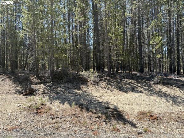 27 Surveyor RD, Crescent Lake, OR 97733