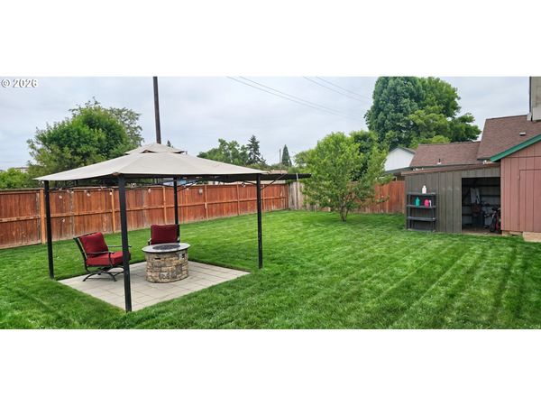 680 S 5TH ST, Harrisburg, OR 97446