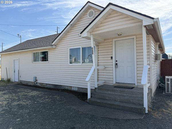 680 S 5TH ST, Harrisburg, OR 97446