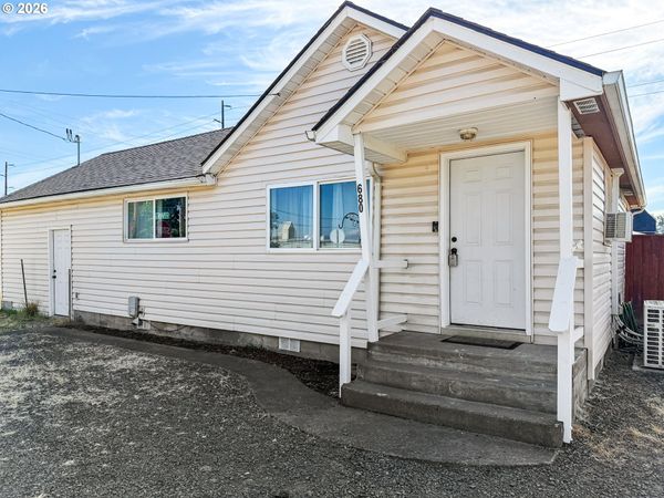 680 S 5TH ST, Harrisburg, OR 97446