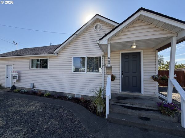 680 S 5TH ST, Harrisburg, OR 97446