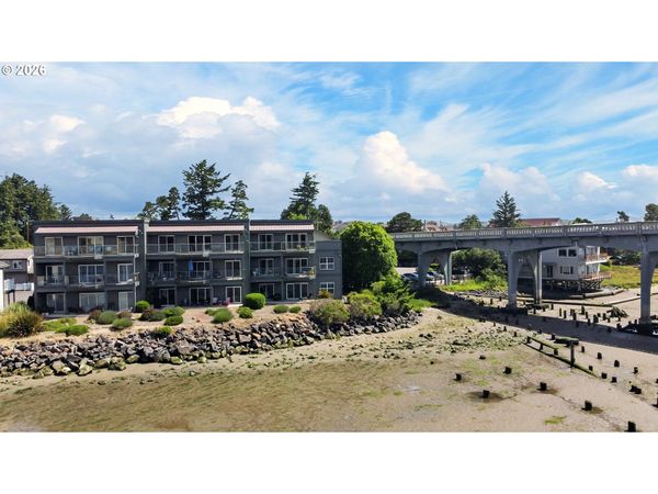 1220 BAY ST, Unit 302, Florence, OR 97439