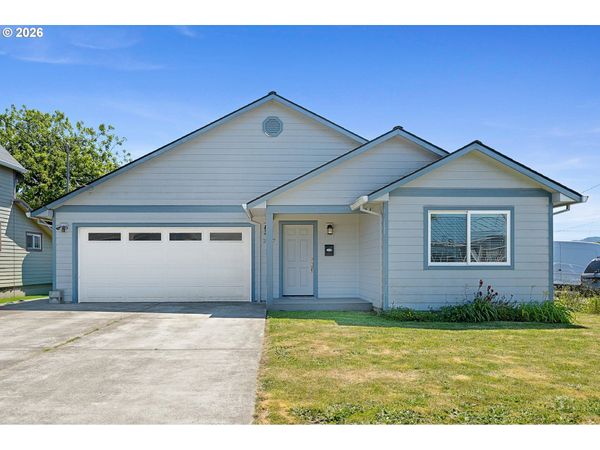 2207 8TH ST, Tillamook, OR 97141