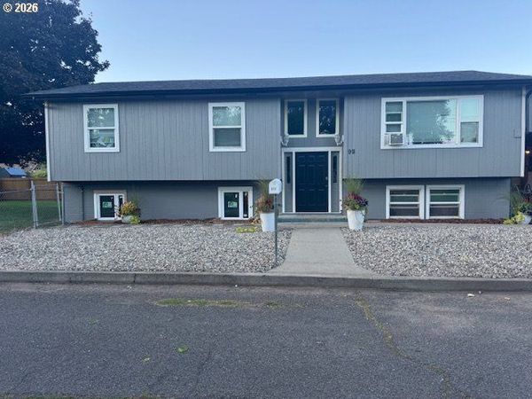 911 DIVISION AVE, La Grande, OR 97850