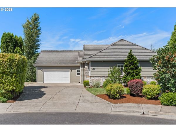 225 PEBBLE BEACH DR, Creswell, OR 97426