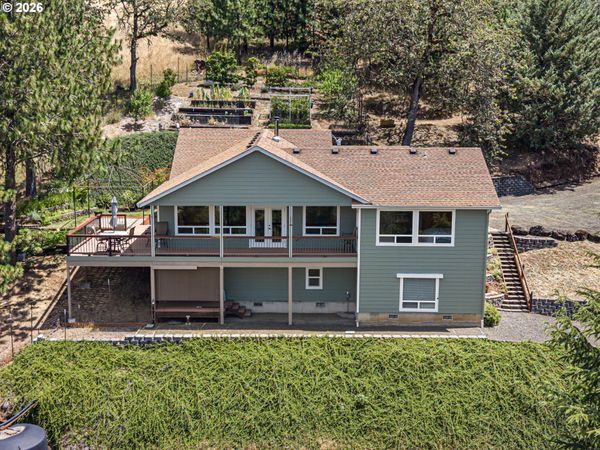 9860 S BANK DR, Roseburg, OR 97470