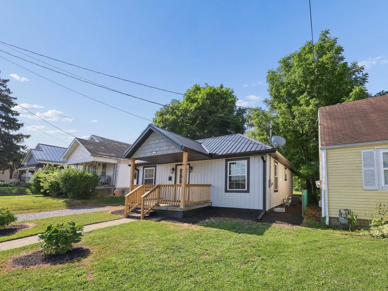 411 E Ohio Street, Circleville, OH 43113 Photo 2