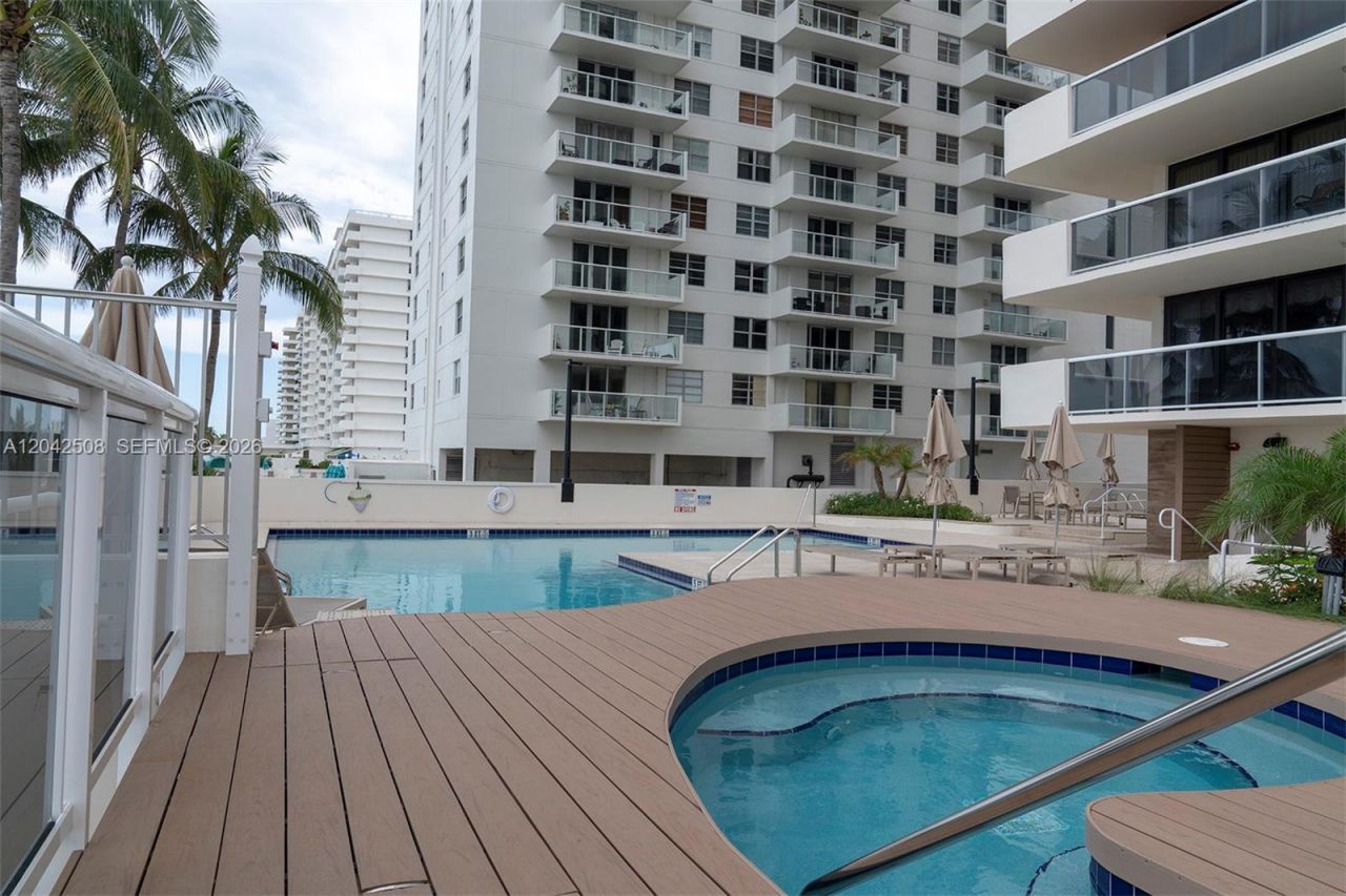 5757 Collins Ave , Unit 1604, Miami Beach, FL 33140 Photo