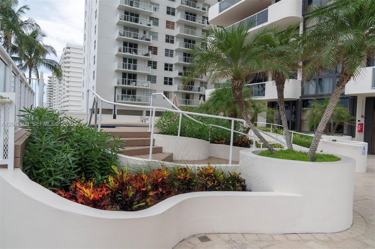 5757 Collins Ave , Unit 1604, Miami Beach, FL 33140 Photo