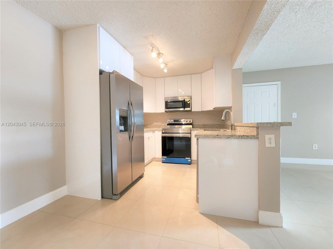 251 Palm Cir W , Unit 204, Pembroke Pines, FL 33025 Photo