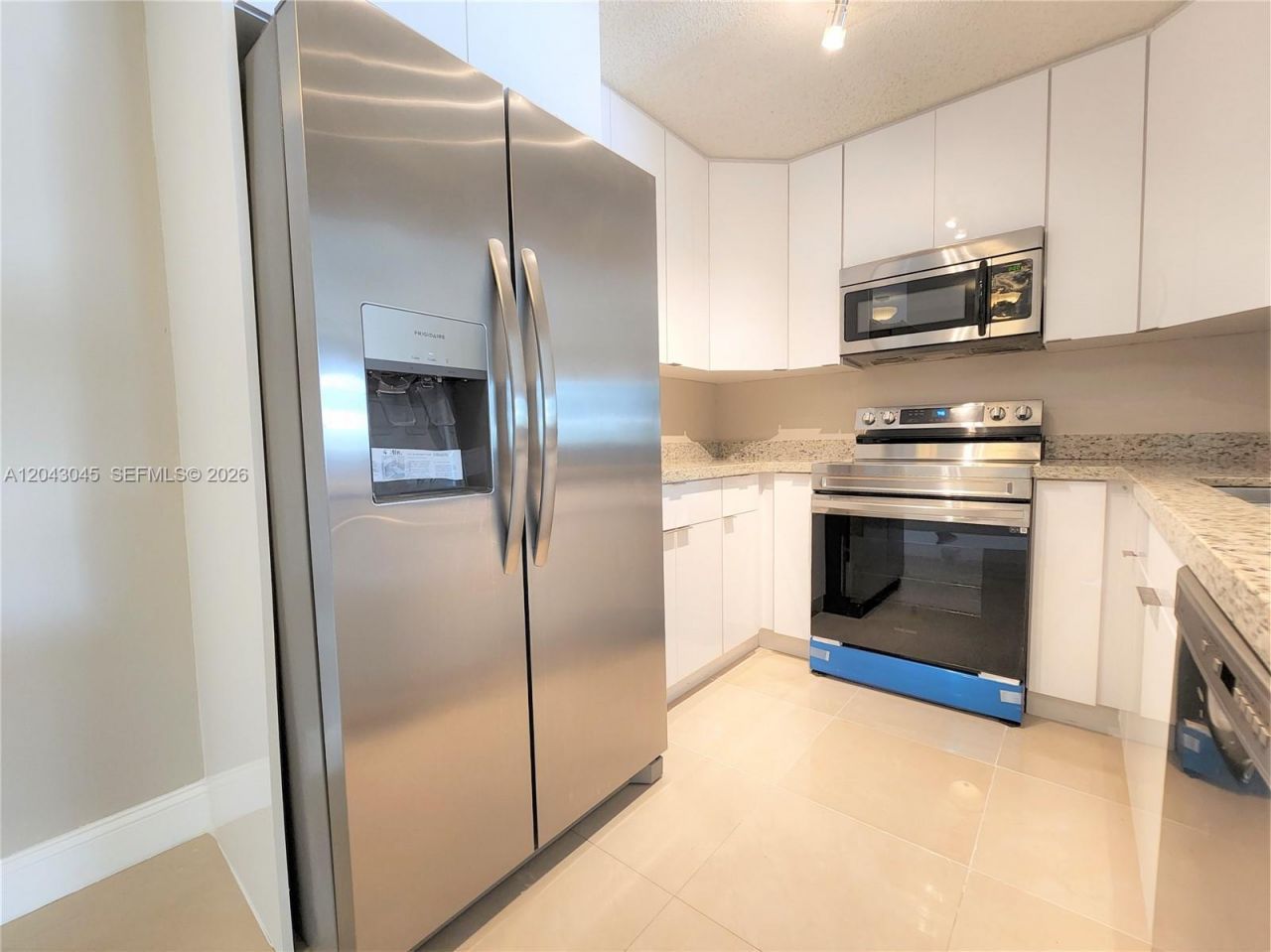 251 Palm Cir W , Unit 204, Pembroke Pines, FL 33025 Photo