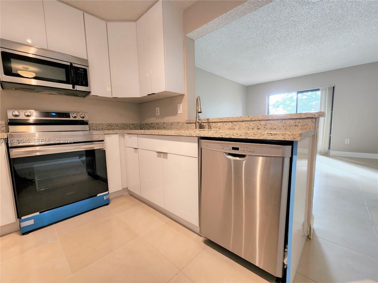 251 Palm Cir W , Unit 204, Pembroke Pines, FL 33025 Photo