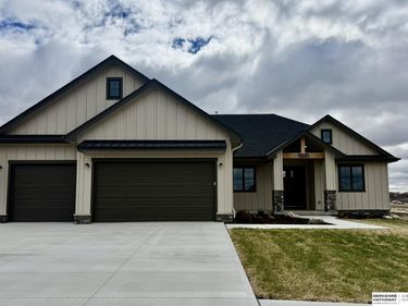 11035 S 220th Street, Gretna, NE 68028