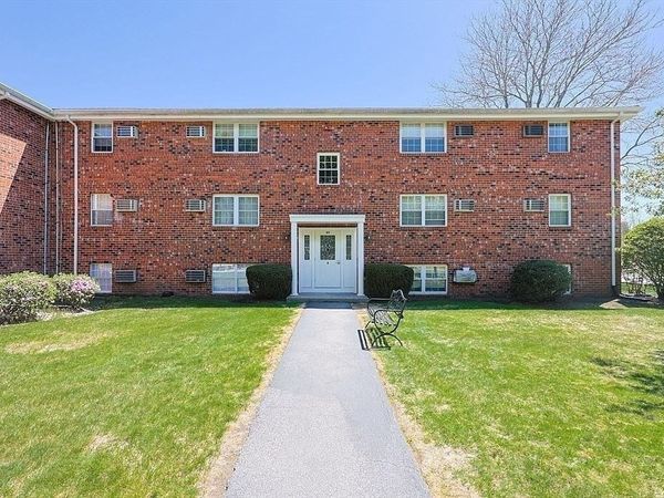 89 Pleasant St, Unit D11, Medfield, MA 02052