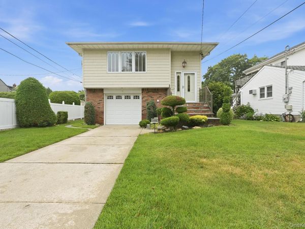 6 N Park Drive , Massapequa, NY 11758