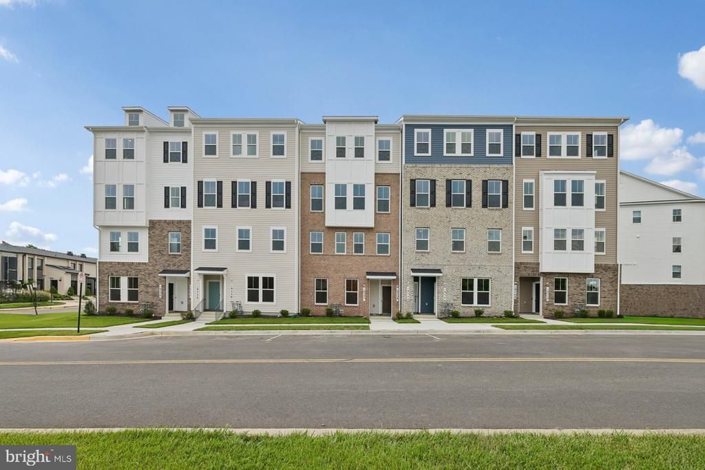 19542 VILLAGE WALK DRIVE , MONTGOMERY VILLAGE, MD 20886