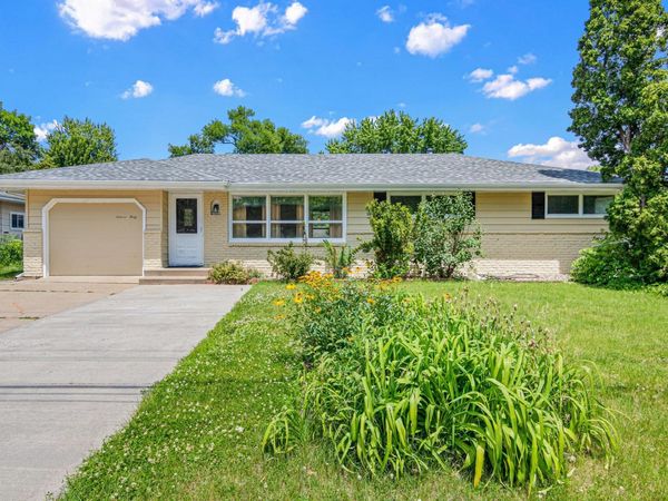 1640 7th Street NW, New Brighton, MN 55112