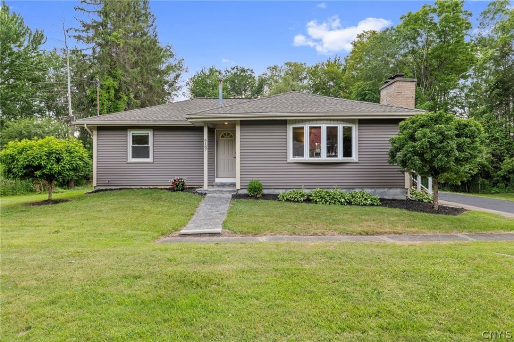 8187 Sixty Road, Baldwinsville, NY 13027 Main Photo