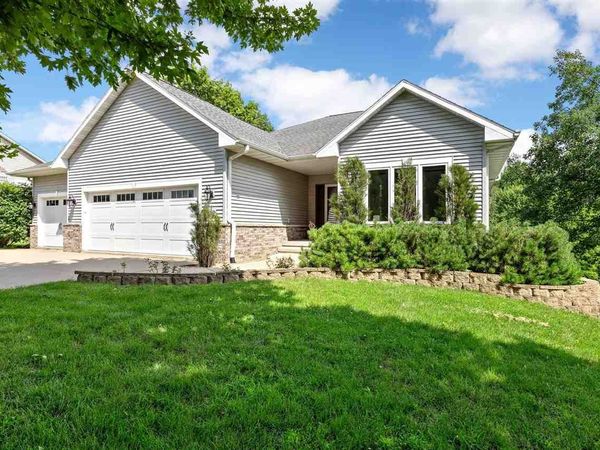 1280 NE Winchester Drive, Swisher, IA 52338