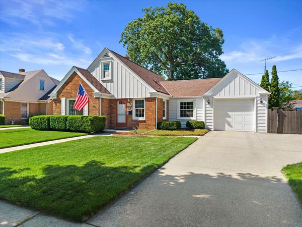 804 Florence Ave, Racine, WI 53402