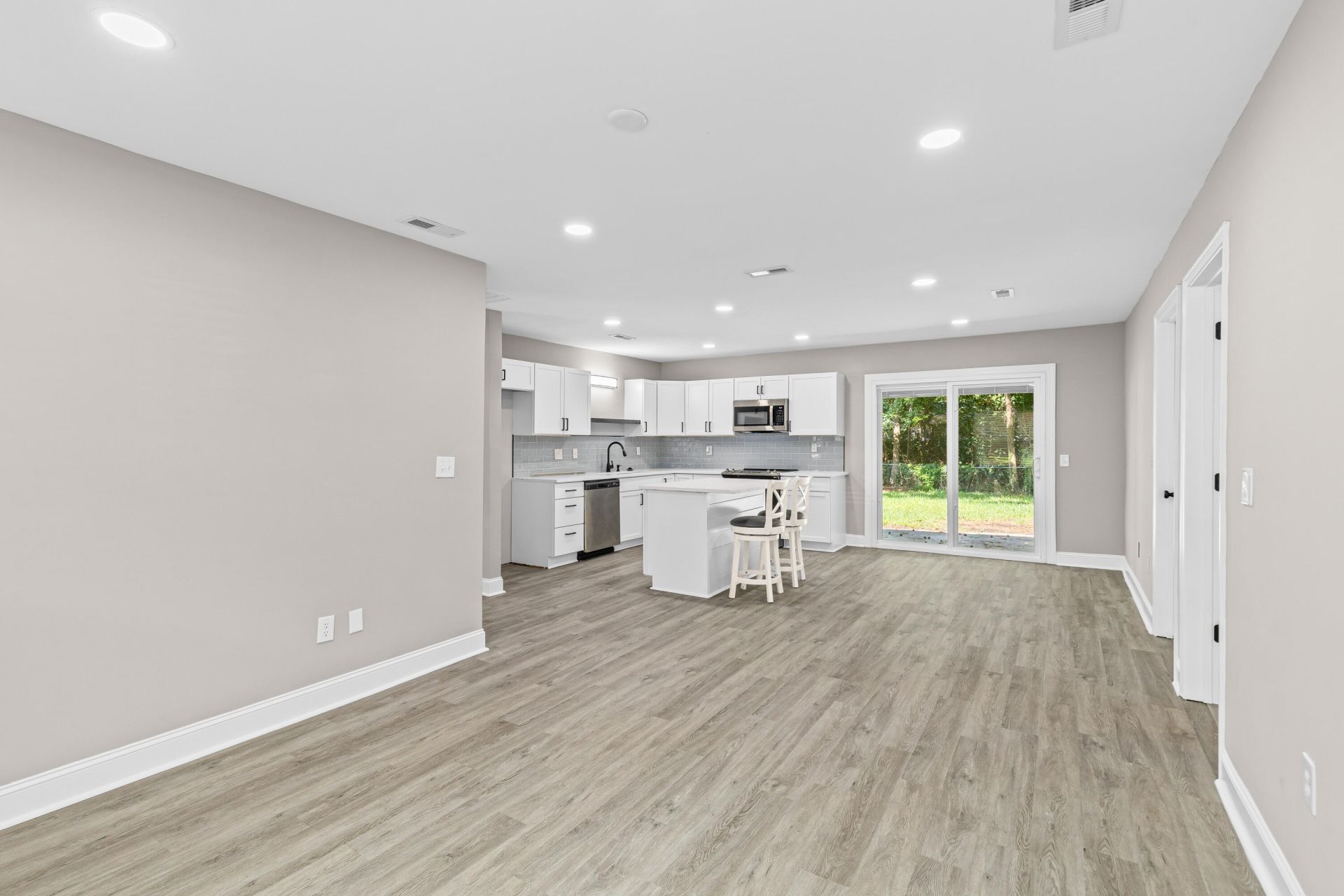 305 Elliott Drive Photo 4
