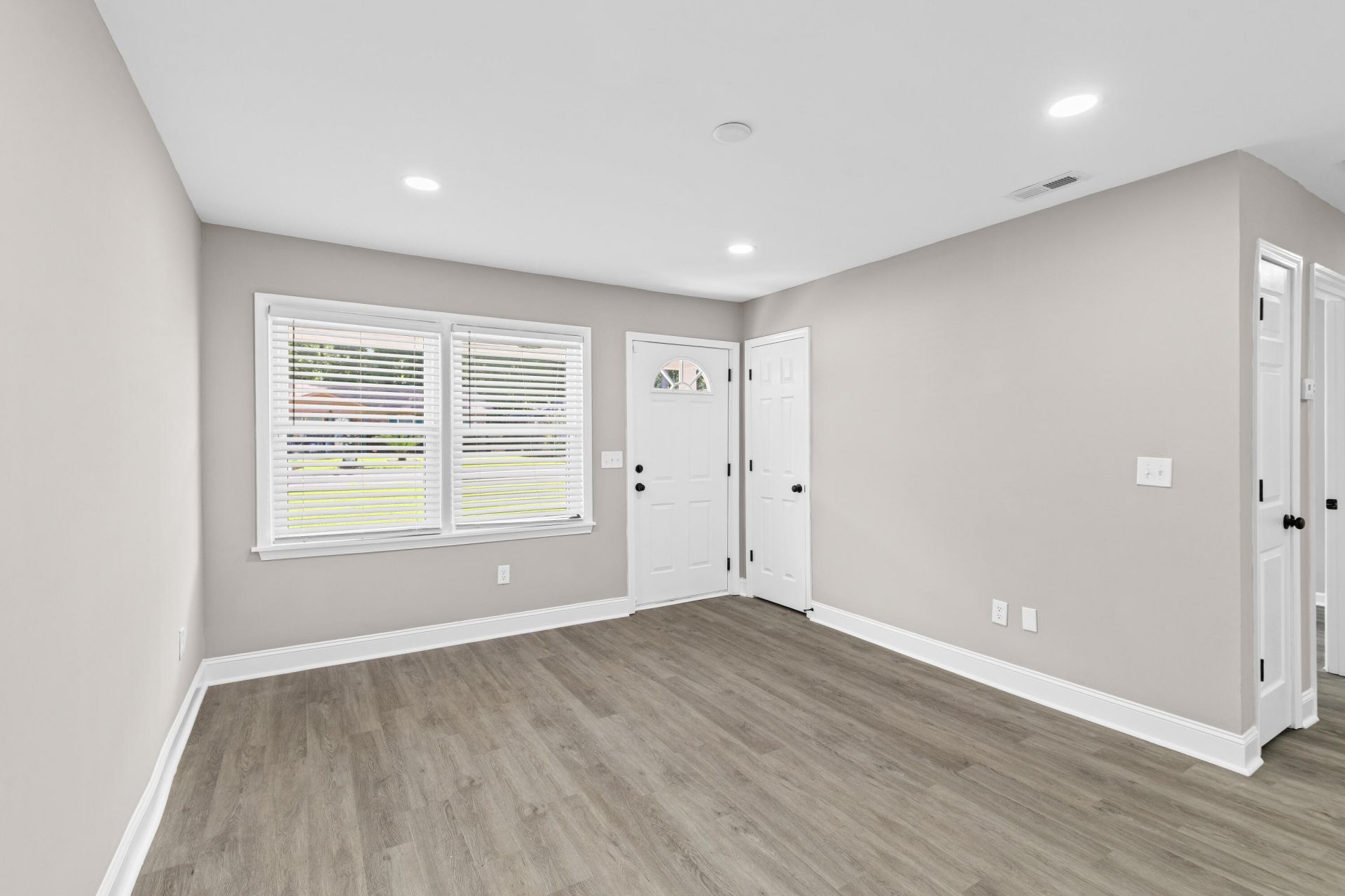 305 Elliott Drive Photo 7