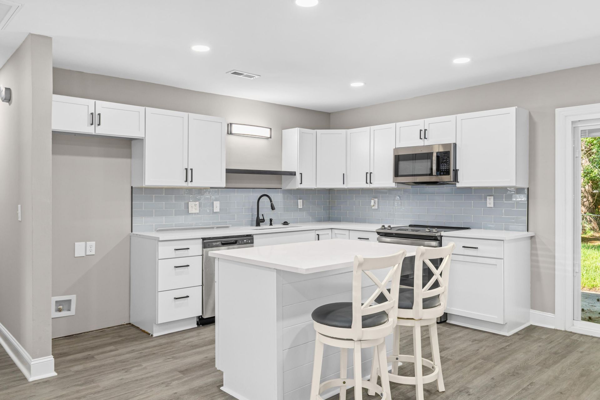 305 Elliott Drive Photo 8