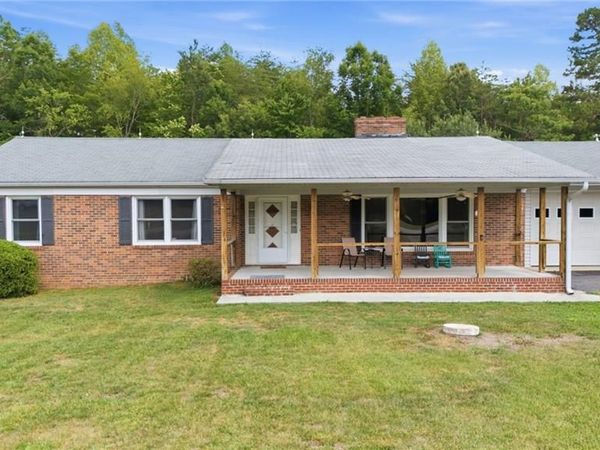 6135 Stanleyville Drive , Rural Hall, NC 27045