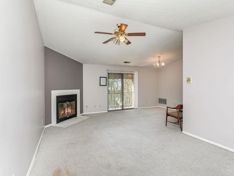 518 Riddle Road, Cincinnati, OH 45220 Photo 3