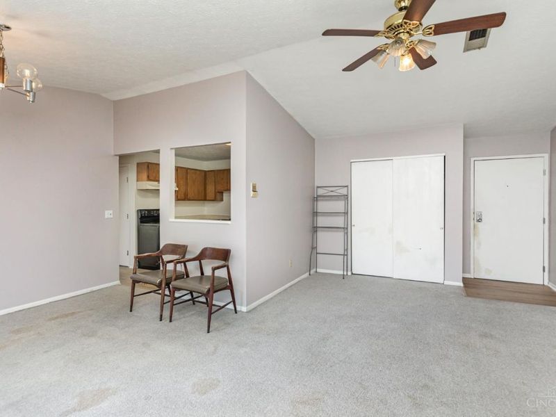 518 Riddle Road, Cincinnati, OH 45220 Photo 5