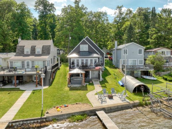 7296 Walnut Hill , Manitou Beach, MI 49253