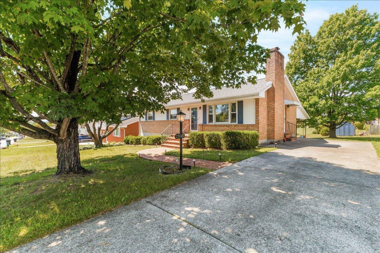 2908 Neil Dr, Roanoke, VA 24019 Main Photo