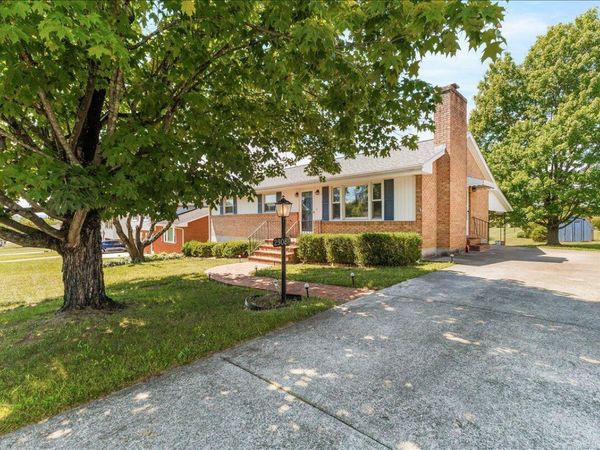 2908 Neil DR, Roanoke, VA 24019