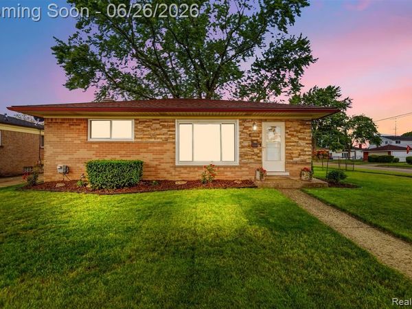 31469 Newport Drive, Warren, MI 48088