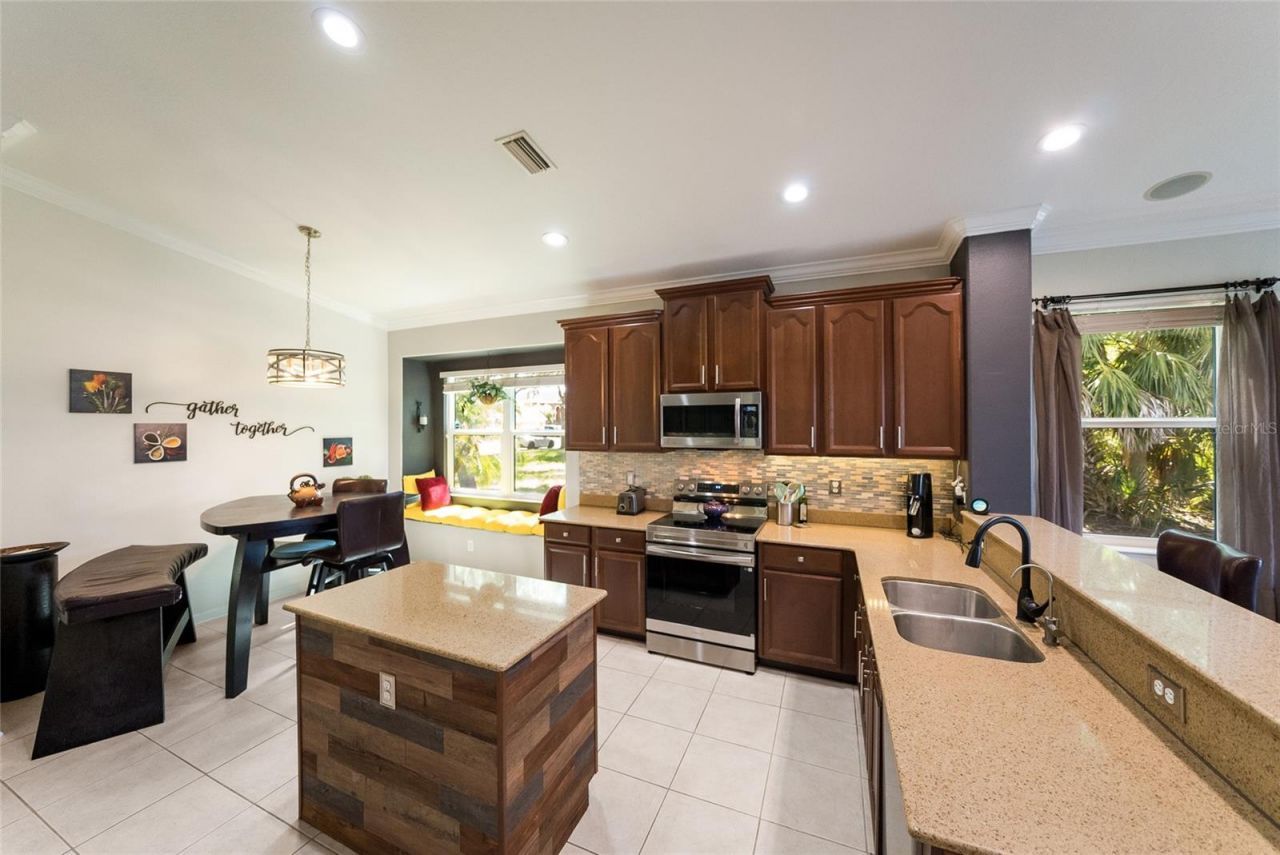 5030 58th Terrace E, Bradenton, FL 34203 Photo