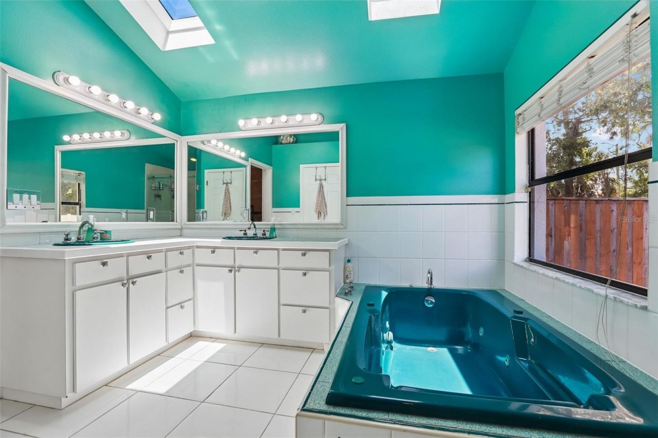 6805 Longpointe Way, Tampa, FL 33615 Photo