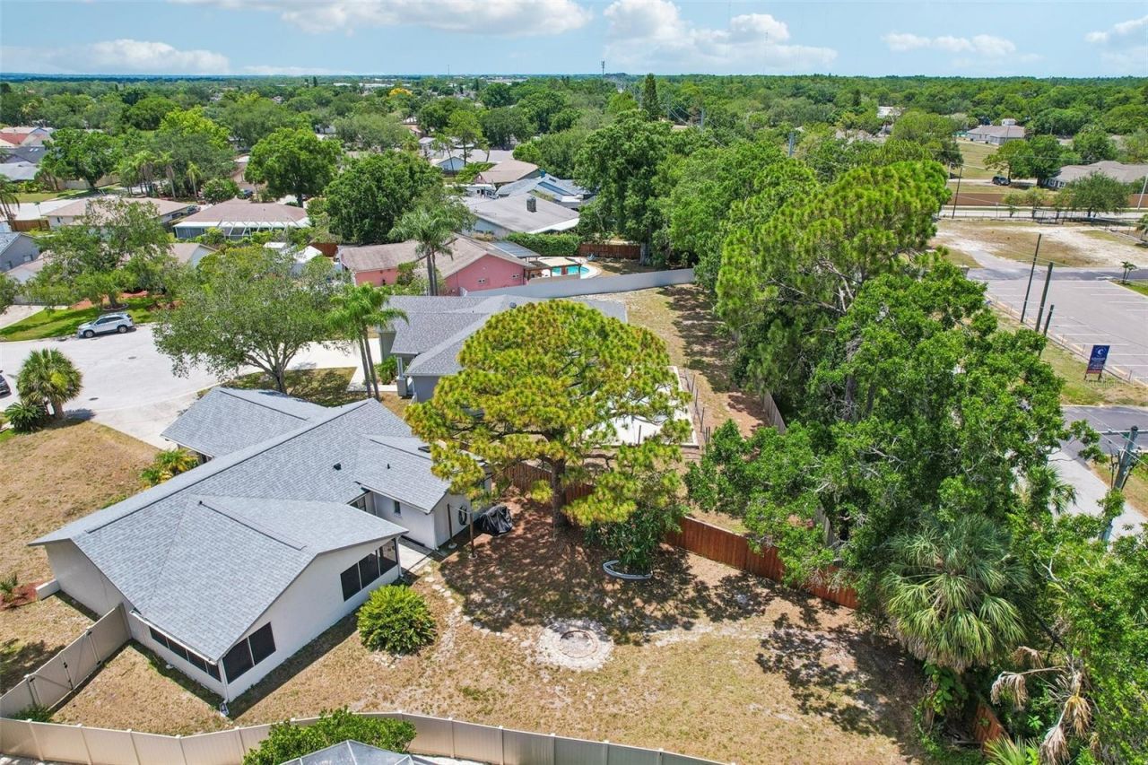 6805 Longpointe Way, Tampa, FL 33615 Photo