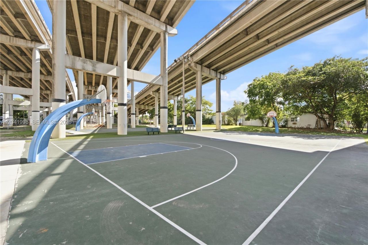 443 SW 4th Ave, Miami, FL 33130 Photo