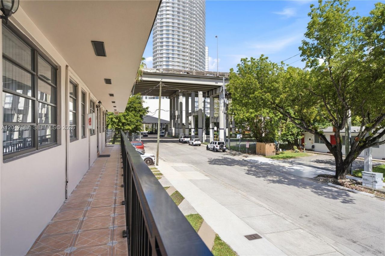 443 SW 4th Ave, Miami, FL 33130 Photo