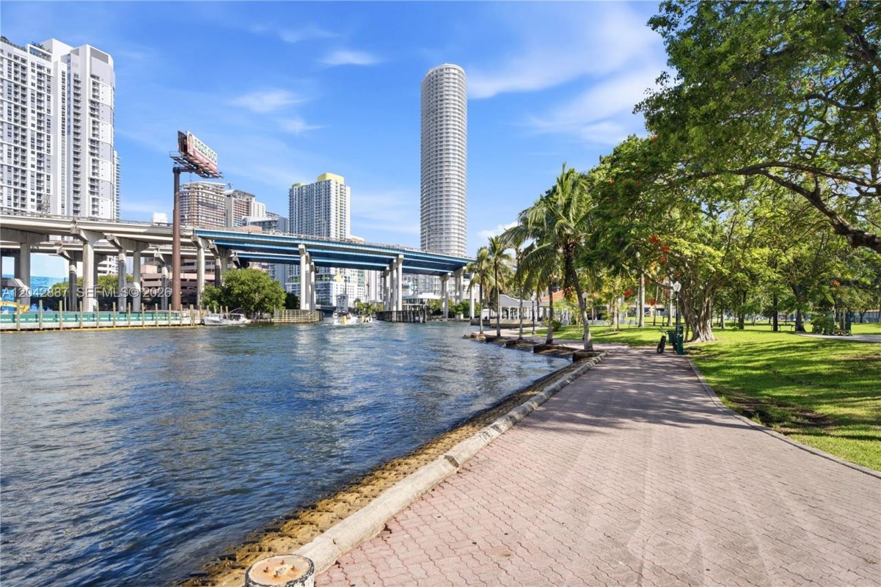 443 SW 4th Ave, Miami, FL 33130 Photo