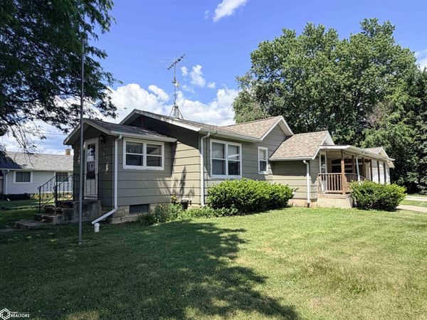218 6th Street SW, Hampton, IA 50441