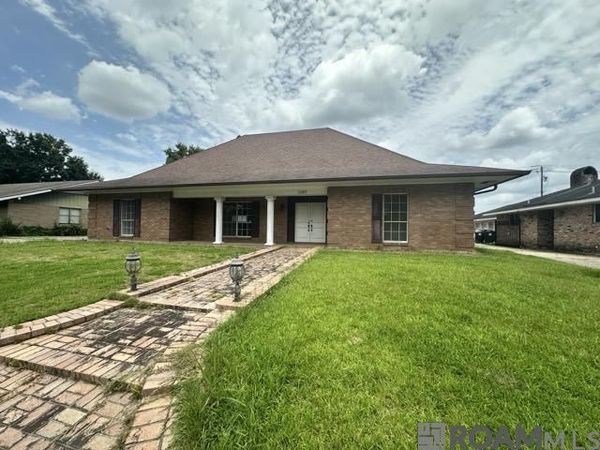 1087 Sherwood Forest Blvd, Baton Rouge, LA 70815