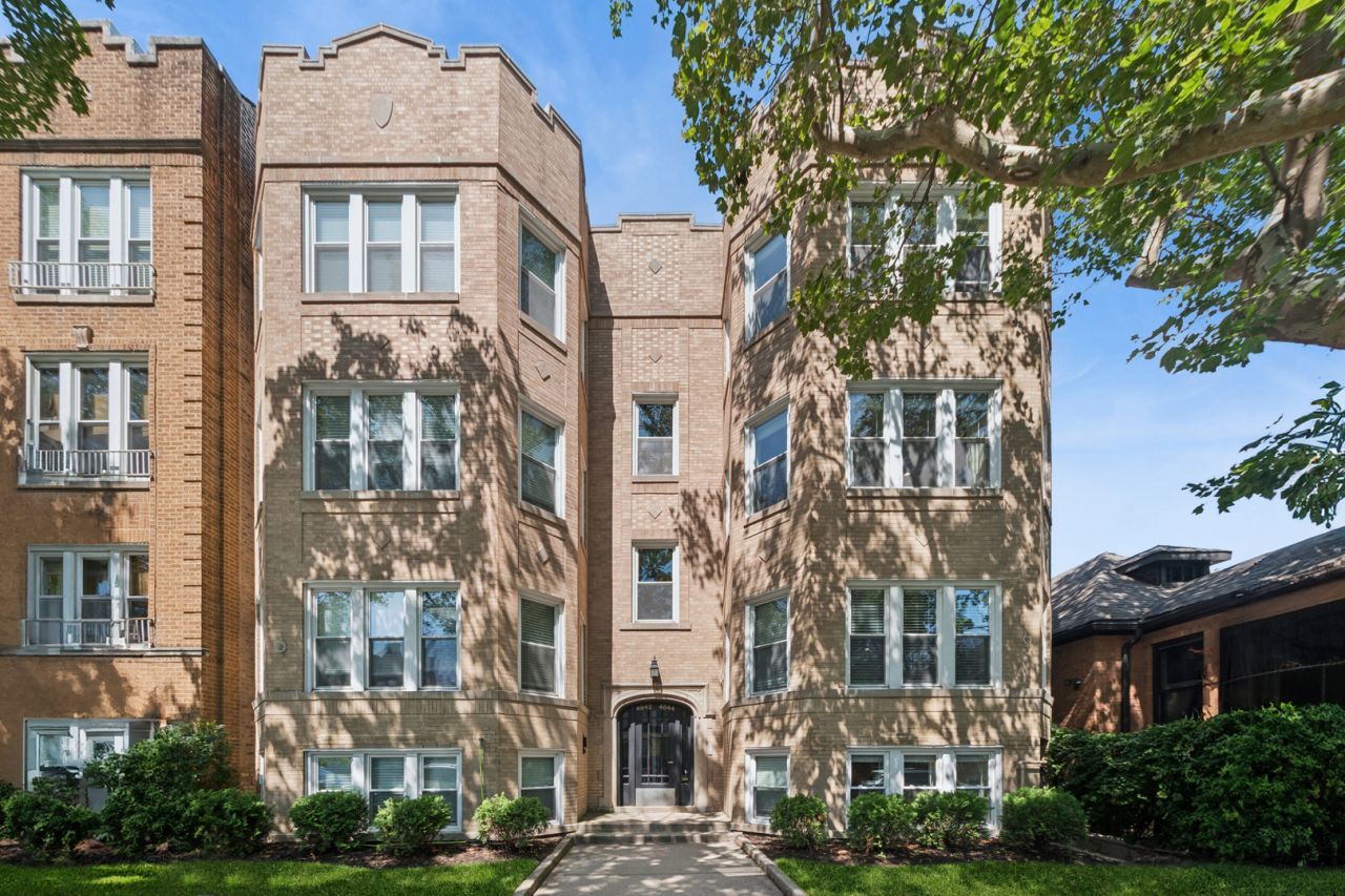 4844 N Hoyne Avenue, Unit 2N, Chicago, IL 60625 Main Photo