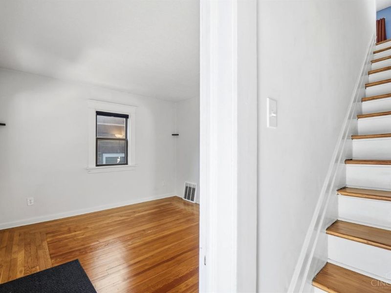 2105 W Clifton Avenue, Cincinnati, OH 45219 Photo 16