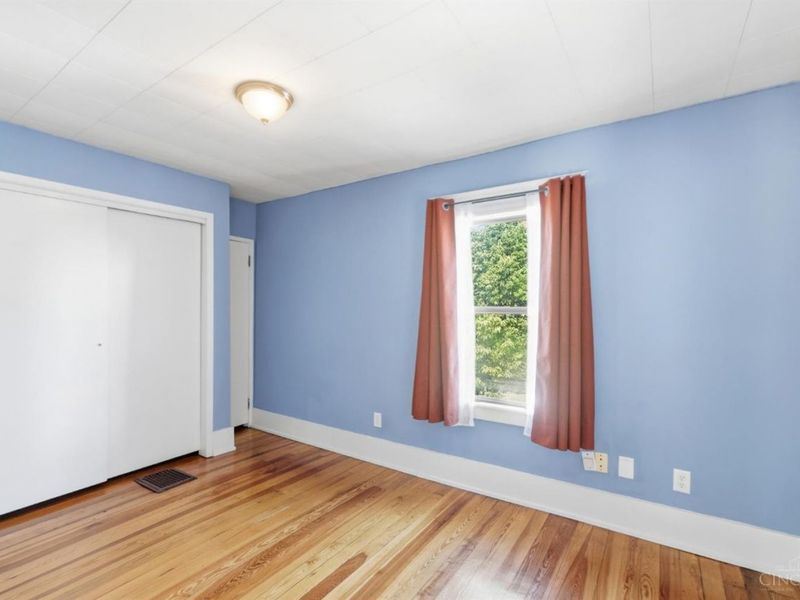 2105 W Clifton Avenue, Cincinnati, OH 45219 Photo 18