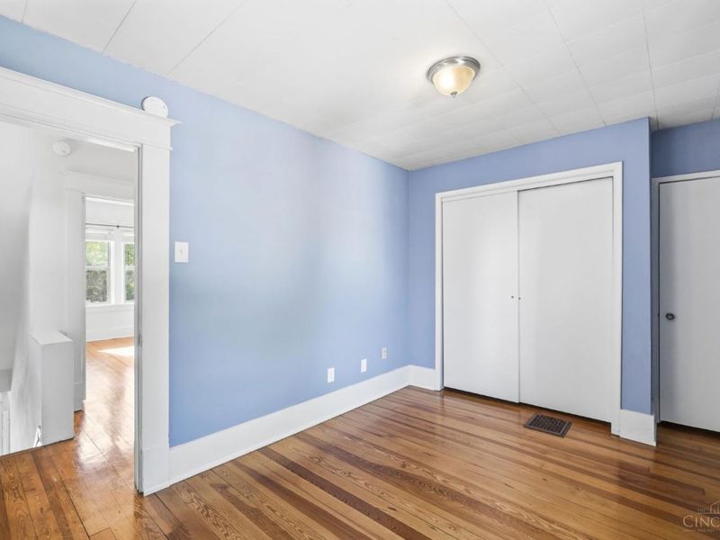 2105 W Clifton Avenue, Cincinnati, OH 45219 Photo 19